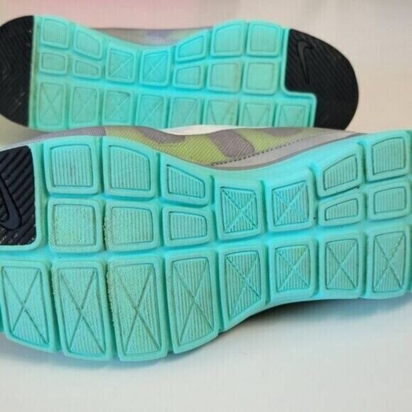 Nike Air Running Shoes 8 1/2 Women's Training Total Core gray green TR488111 EUC - Picture 10 of 15